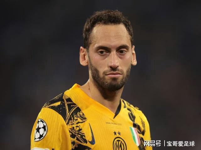企鹅体育-恰尔汗奥卢仍将为国米效力，我们没与土耳其的任何球队谈过(恰尔汗奥卢球衣号码)