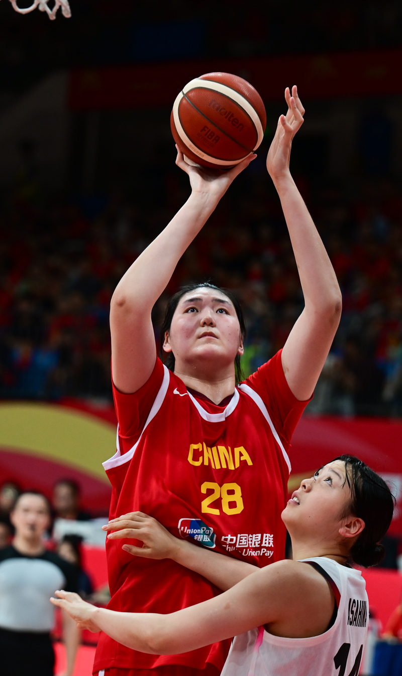 企鹅体育-亚洲杯-张子宇11分钟13分女篮狂胜印尼51分(中国女篮张子宇打球视频)